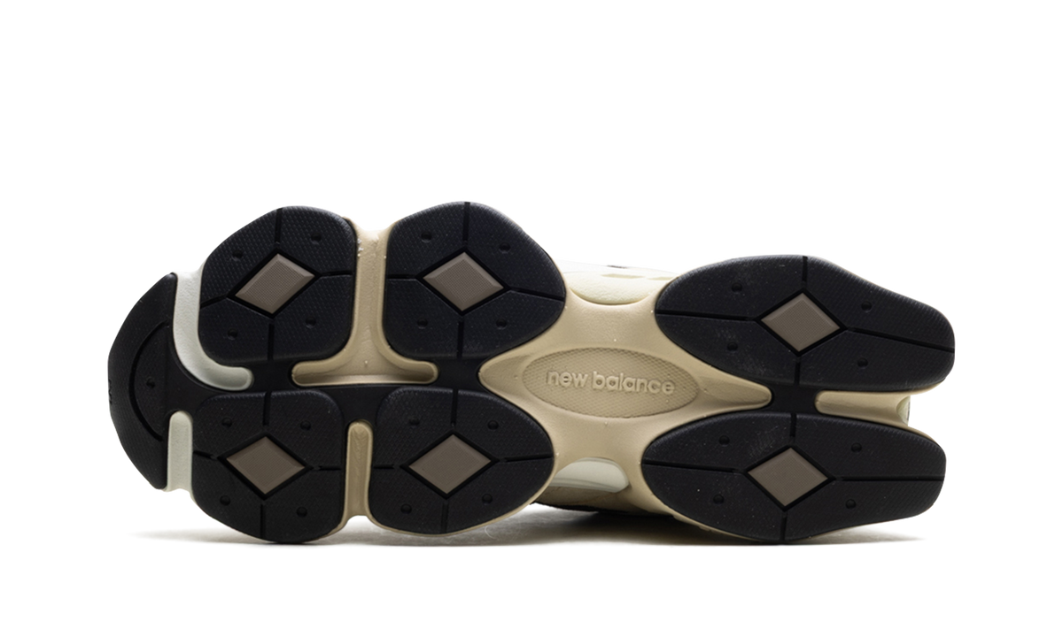 9060 "Emerging Brown" U9060FLP